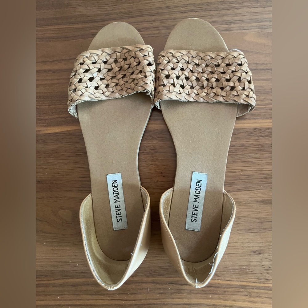 Steve Madden tan flat slip on sandals